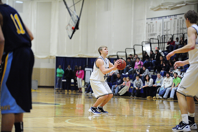 Three-Ball Leads Lions Into AMCC Semifinals