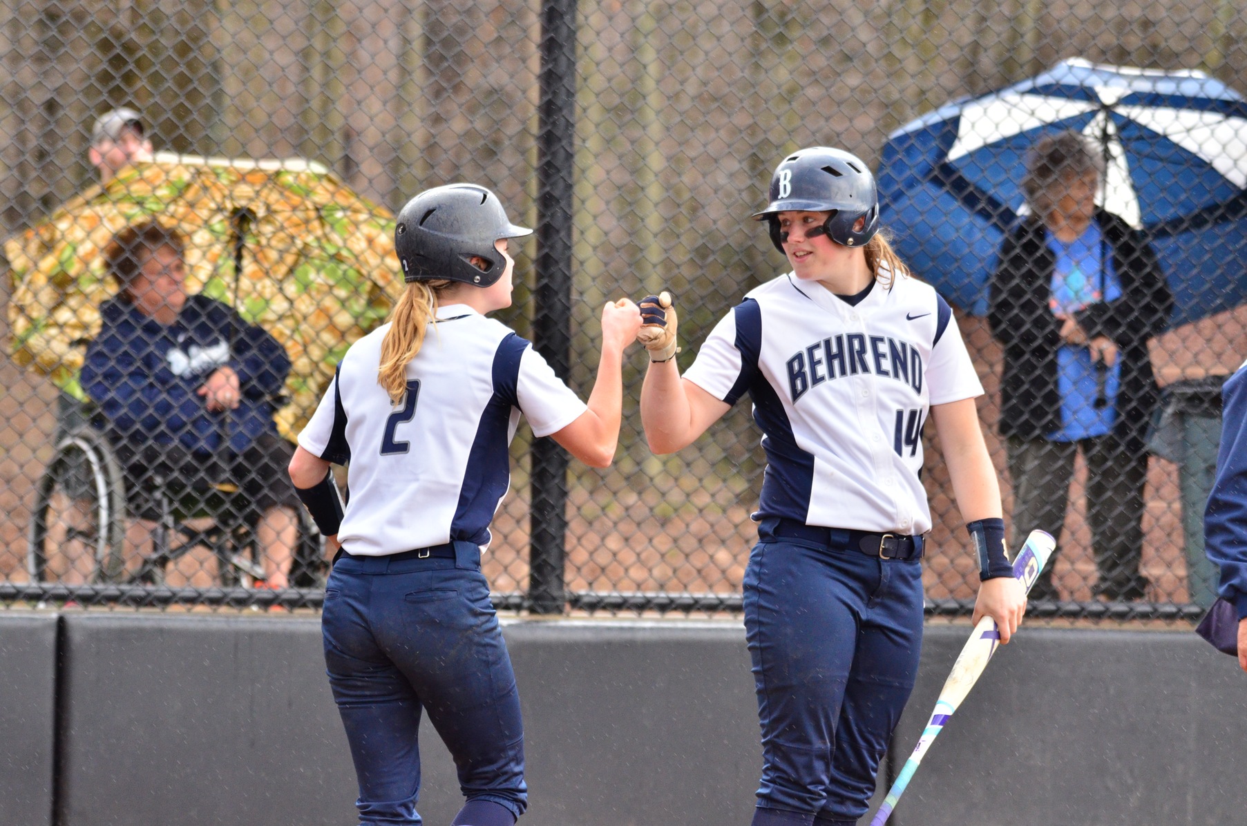 Softball Clinches AMCC Regular-Season Title and No. 1 Seed For Playoffs
