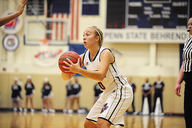 Thiel Holds On For Win Over Women's Basketball