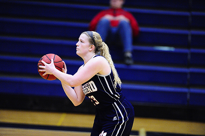 Women's Basketball Defeats Franciscan; Goetz Leads With 23