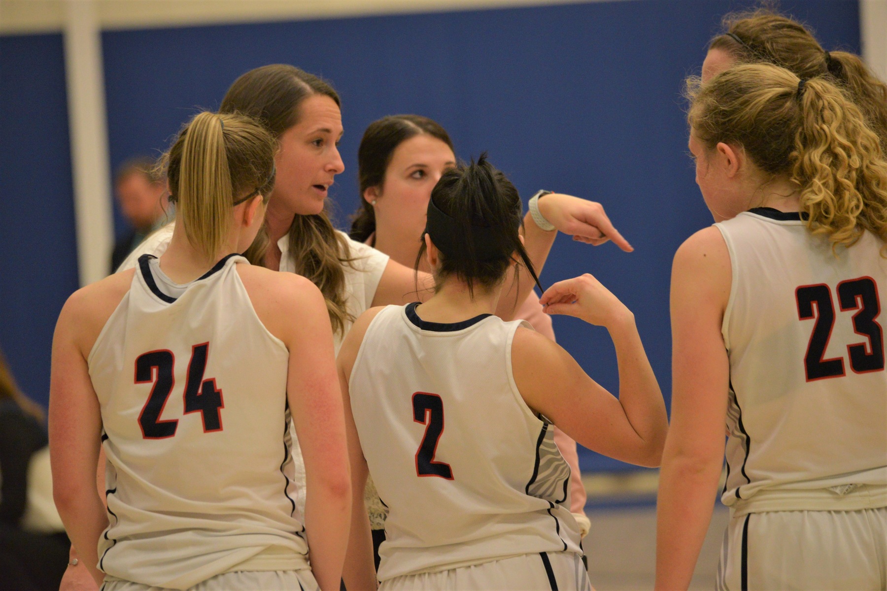 Lions Fall to Wittenberg in Behrend Tip-Off Tournament