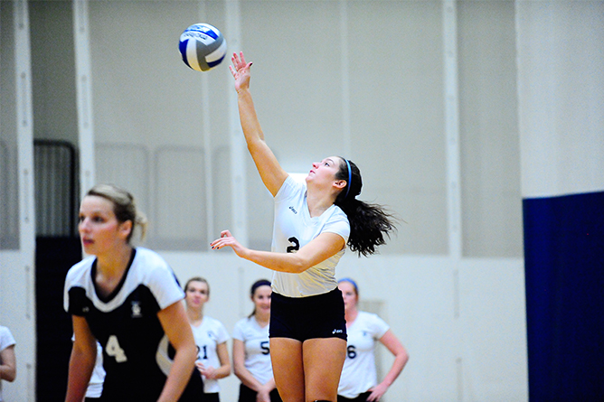 Women's Volleyball Falls at Union Tournament