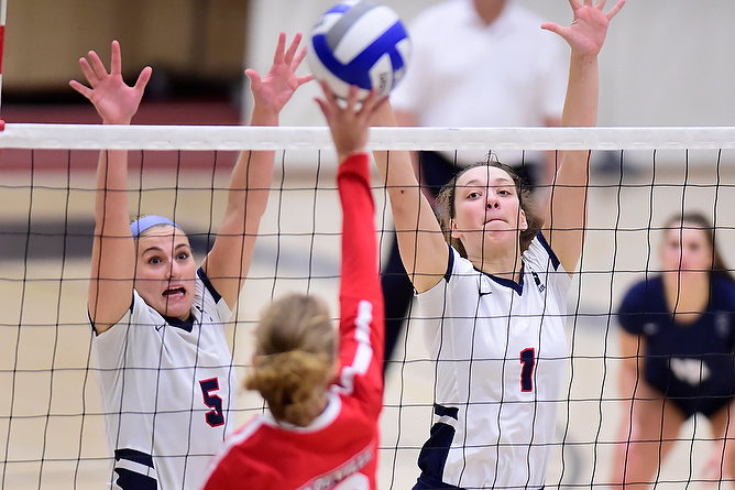 Women's Volleyball Turns Away Spartans