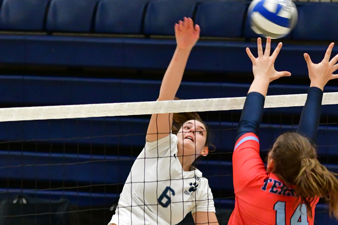 Alfred State Upsets Behrend Women's Volleyball in AMCC Semifinals