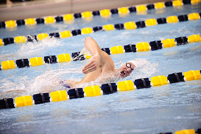 Men's Swimming and Diving Competes in Tri-Meet