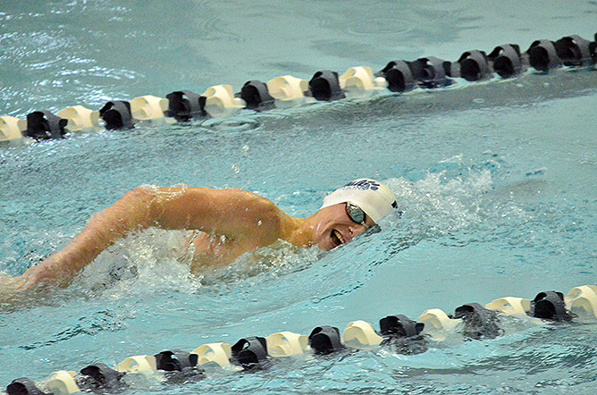 Quick Start Lifts Men's Swimming and Diving Past Altoona