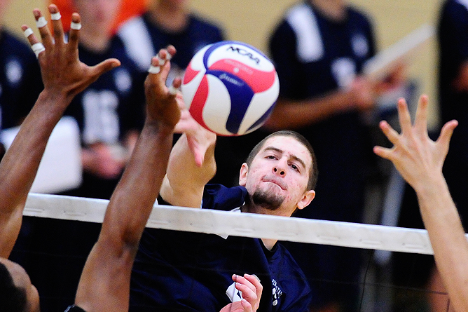 Men's Volleyball Falls in Four to Nazareth in UVC Tourney