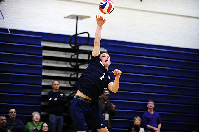 Men's Volleyball Falls Twice at UVC Crossover