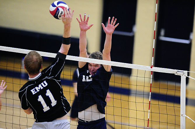 Men's Volleyball Sweeps SUNYIT