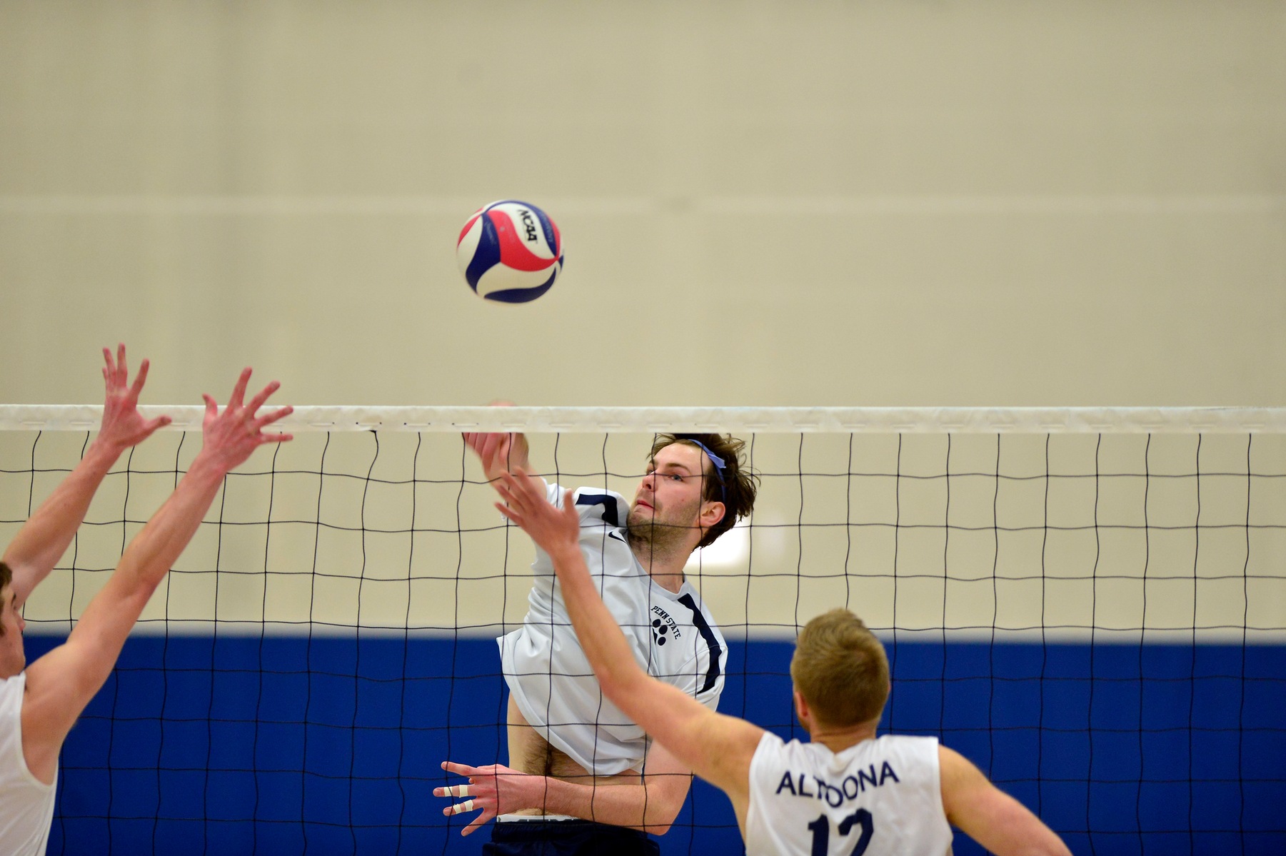 Men's Volleyball Defeats D'Youville