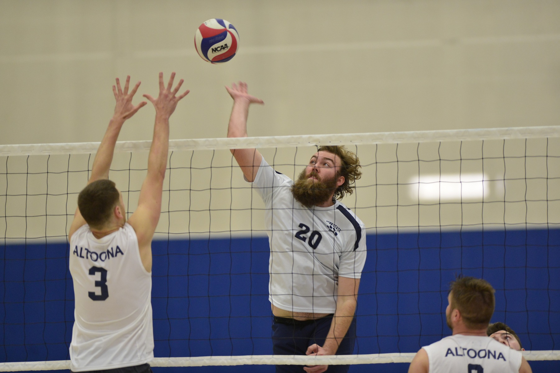 Medaille Edges Men's Volleyball in Five