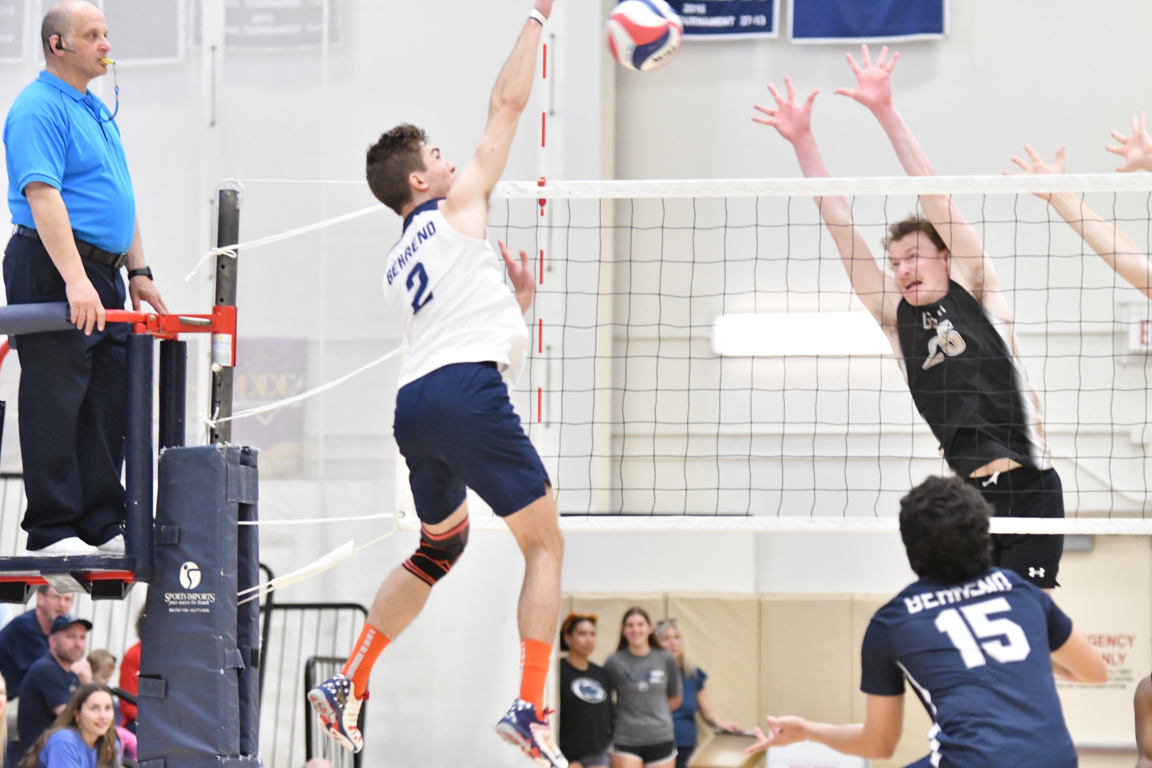 Men's Volleyball Falls Twice at Hobart