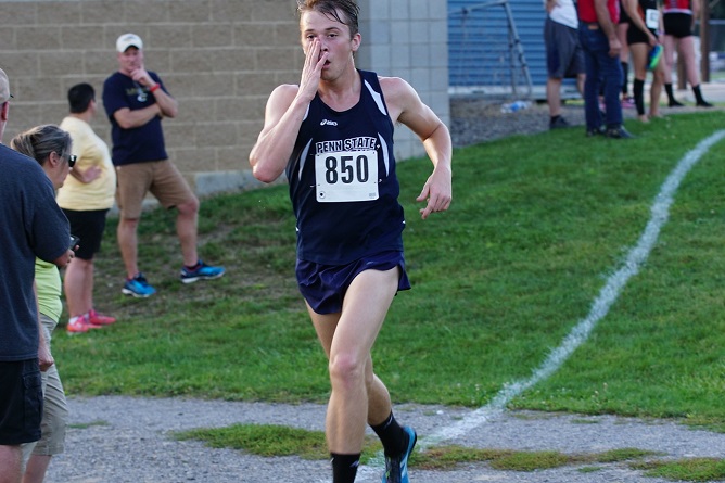 Men’s Cross Country Competes at Oberlin Saturday