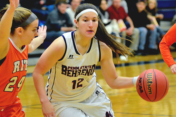 Thiel Holds Off Women's Basketball