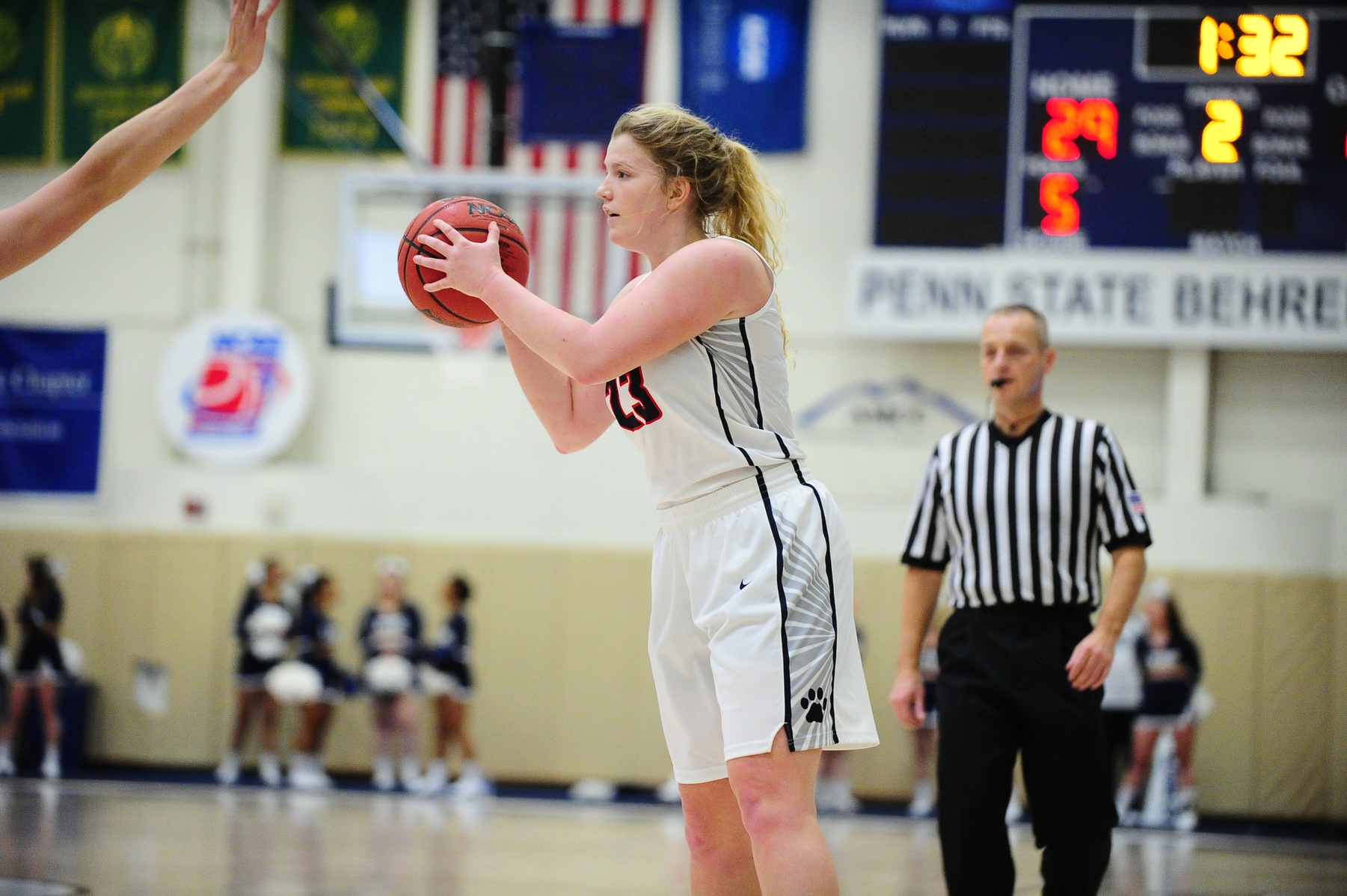 Panthers Start and Finish Strong For Win over Women's Basketball