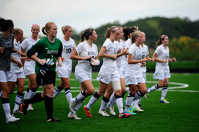 Women's Soccer Hosts D'Youville in AMCC Semifinals