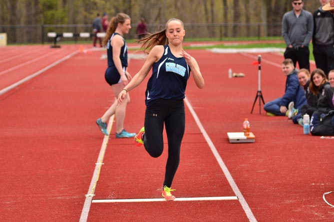 Women's Track and Field Compete at Allegheny