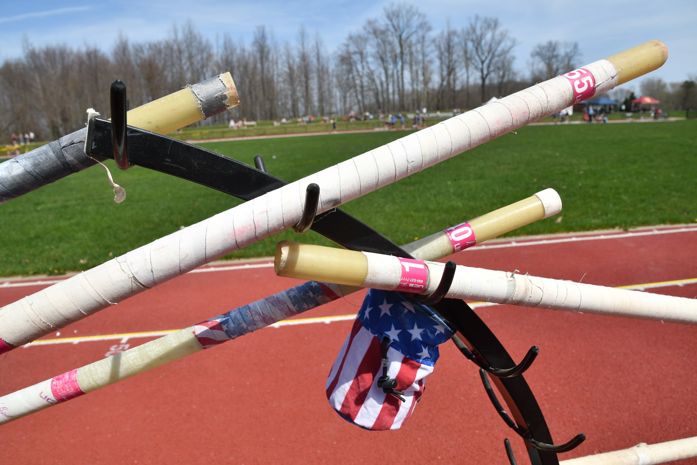 Kappeler Wins Pole Vault; Women's Indoor T&F Competes at Houghton