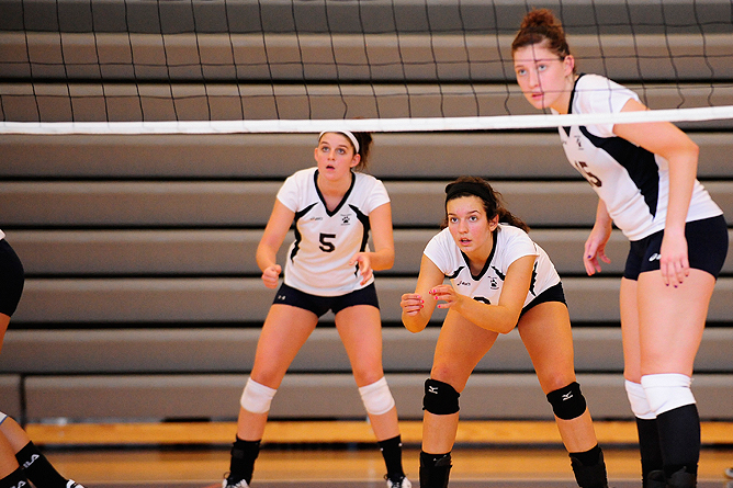 Women's Volleyball Takes Top Spot in AMCC