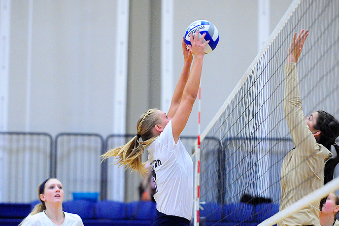 Women's Volleyball Competes at Neumann Fall Classic