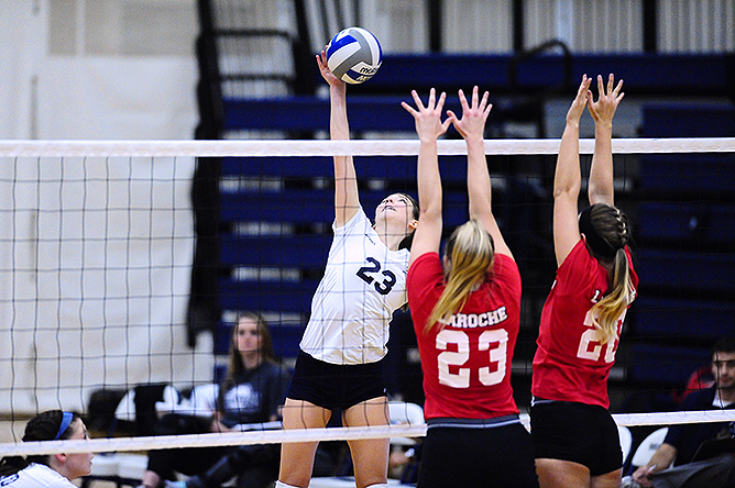 Women's Volleyball Sweeps D'Youville