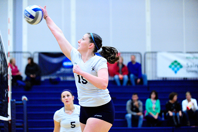 Women's Volleyball Falls to Medaille