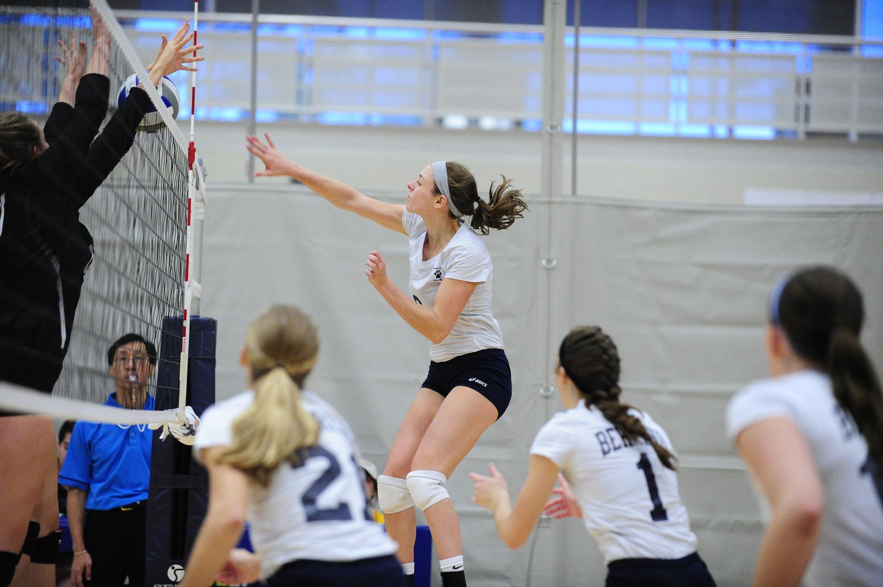 Women's Volleyball Competes in Knights Fall Classic