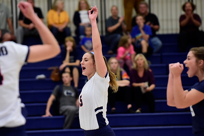 Women's Volleyball Knocks Off Undefeated Mt. Aloysius in Five Sets