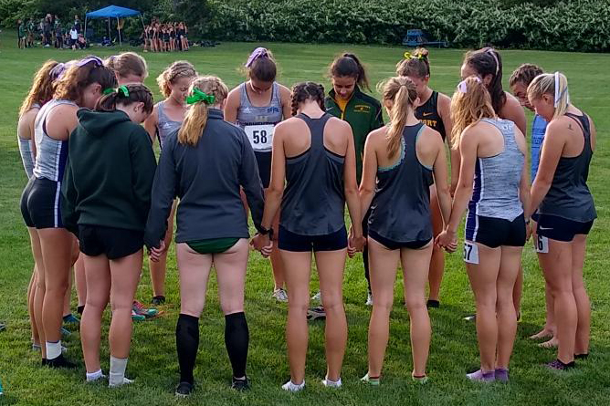 Women's Cross Country Competes at Houghton