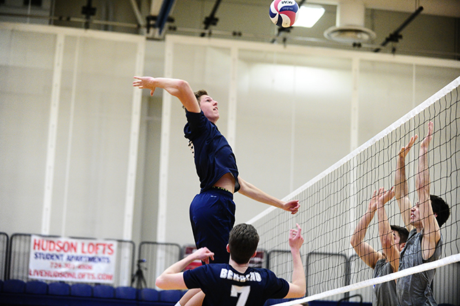 Munk, Theiss Lead Men's Volleyball Past Hilbert; Lions Fall to Siena Heights