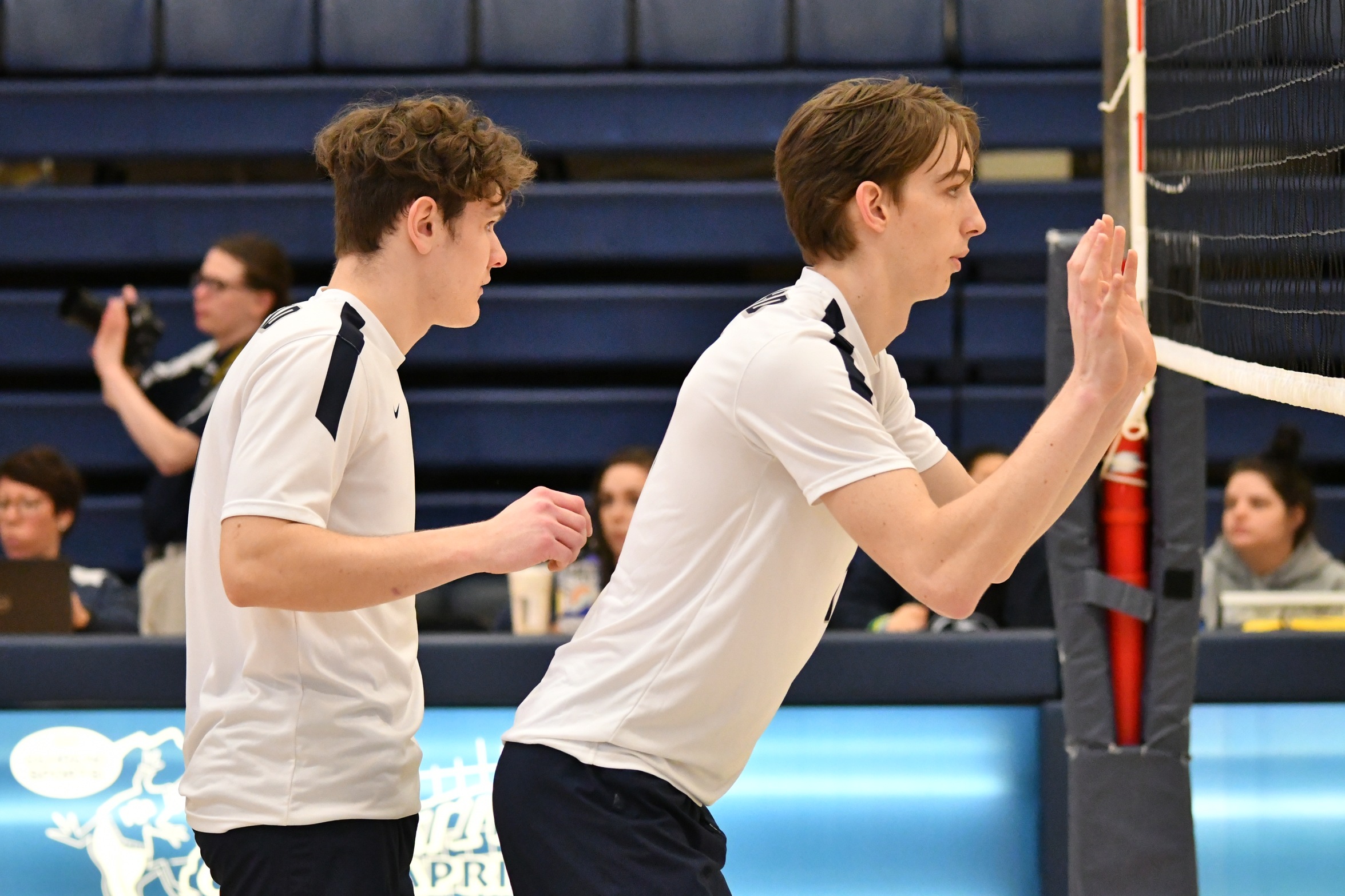 Wienczkowski Leads Men's Volleyball Past Medaille
